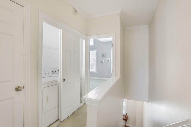 Building Photo - 319 W 2nd Ave