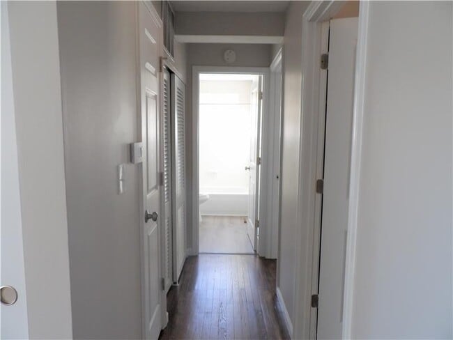 Building Photo - 122 Tracy Ln