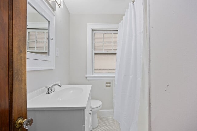 Building Photo - HYDE PARK -Move In This Week, Get $500 Bac...