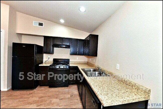 Building Photo - 916 Villa Seca Dr