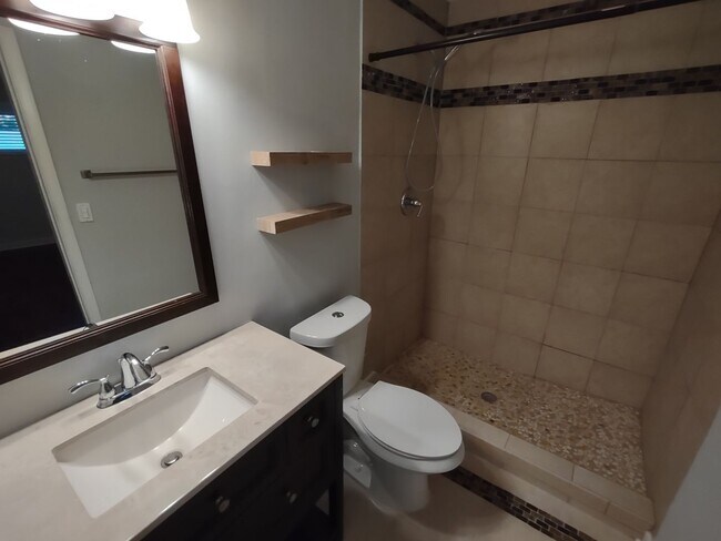 Building Photo - Pristine, move in ready ranch style home l...