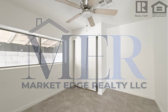 Building Photo - 2Bed/1Bath House at AZ-51/Thomas Rd! -- NO HOA! FENCED-IN YARD! -- NO APPLICATION FEE!