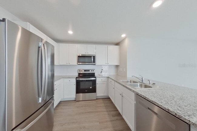 Building Photo - 8661 SW 43rd Ter