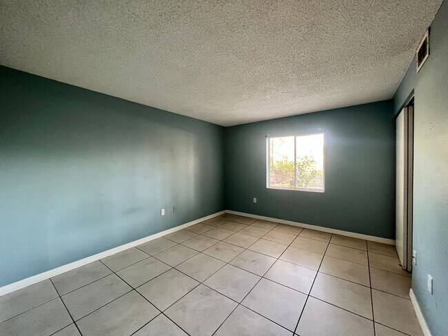 Building Photo - All inclusive 2 bed/ 1 bath condo in Hidden Lakes - Coming Soon near Downtown SRQ