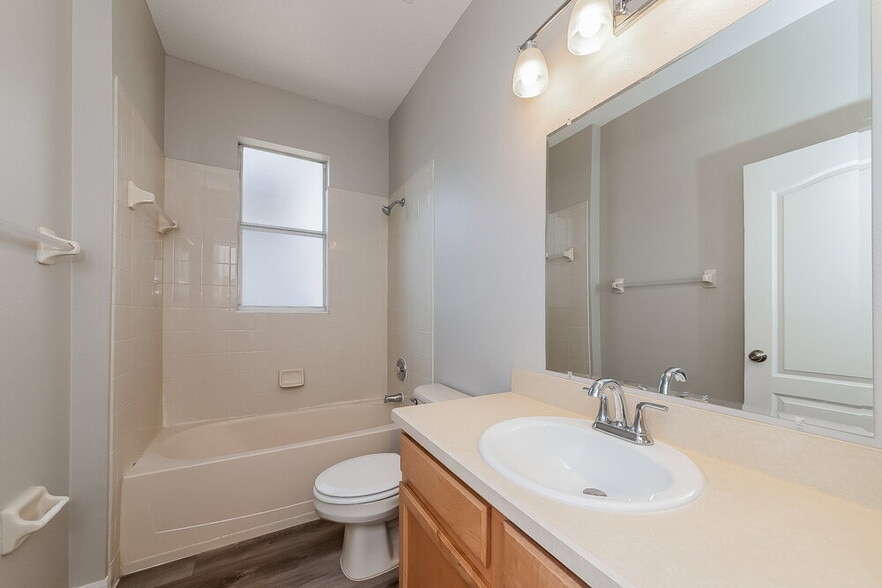 Building Photo - 5110 Clover Mist Dr