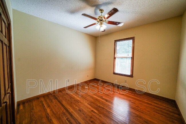 Building Photo - 165 Battleground Rd