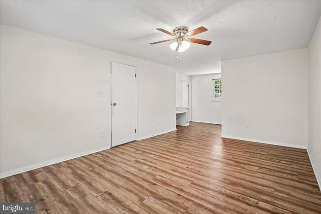 Building Photo - 9404 Mirror Pond Dr