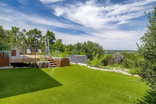 Building Photo - 3610 Crosswind Dr