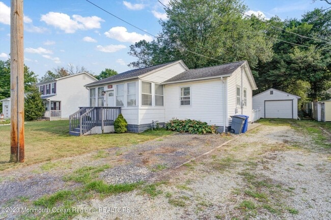 Building Photo - 446 E Arverne Ave