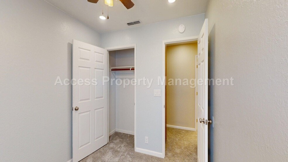 Building Photo - 3728 Terneuzen Ave