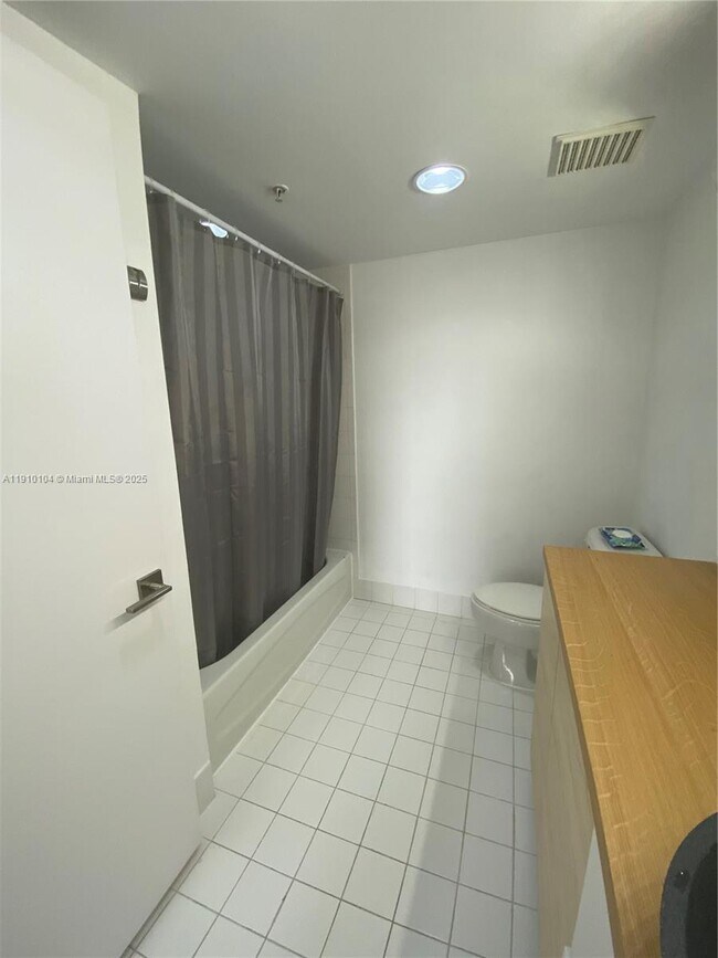 Building Photo - 36 NW 6th Ave