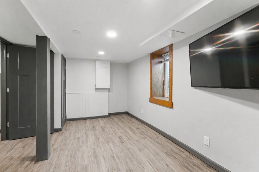 Building Photo - 1468 Carroll Ave