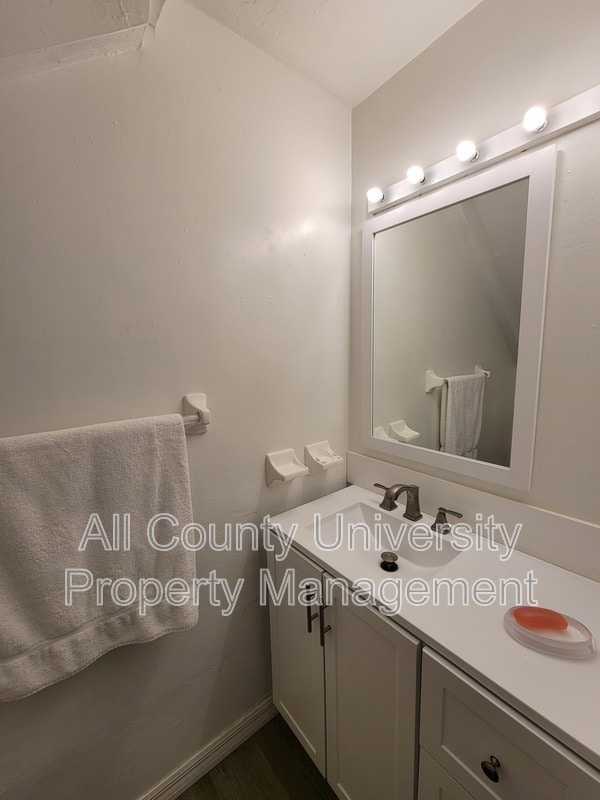 Building Photo - 207 SW 6th Ave