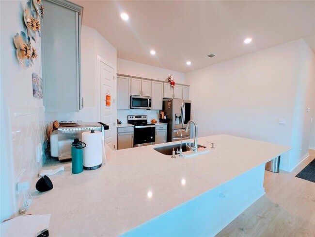 Building Photo - 228 Mystic Cyn Ln