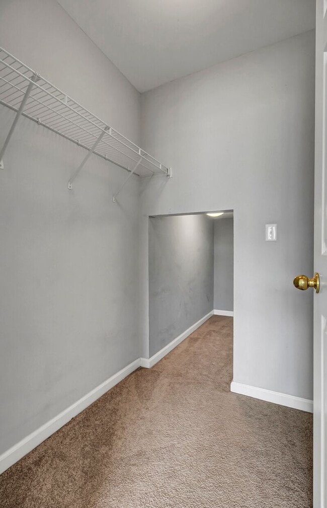 Building Photo - Premier Living With Dual Primary Suites & Community Comforts