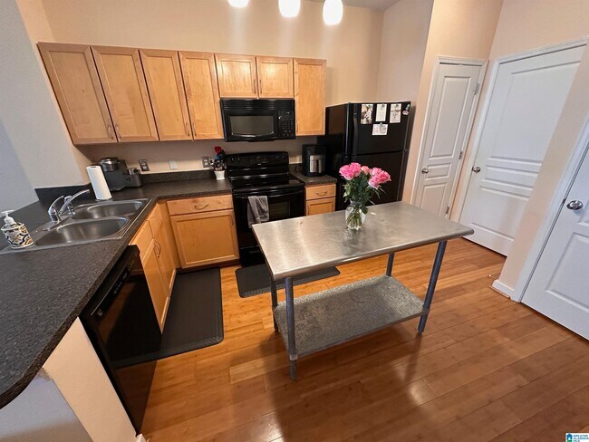 Building Photo - 2020 5th Ave S