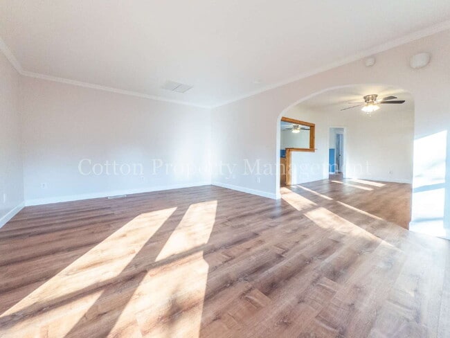 Building Photo - 101 Hyacinth Ave