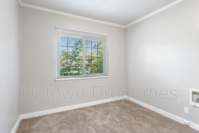Building Photo - 1336 NE 68th Ave