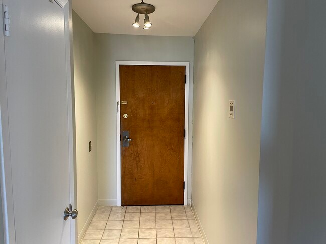 Building Photo - 51 Schuyler Ave