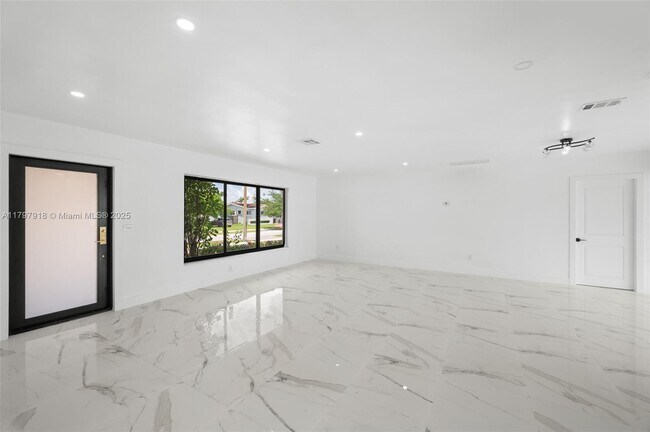 Building Photo - 1921 SW 84th Ct