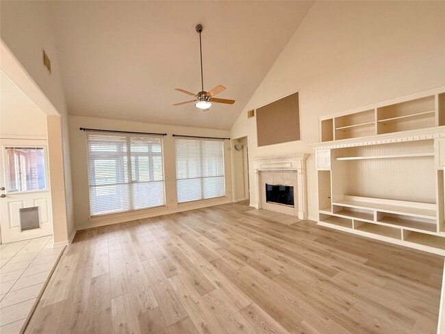 Building Photo - 1528 Mesa Verde Dr