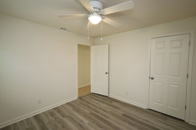 Building Photo - 2816 Kirkwood Cir