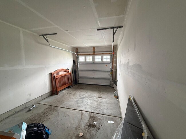 Building Photo - 4-Bedroom Townhouse in Jackson