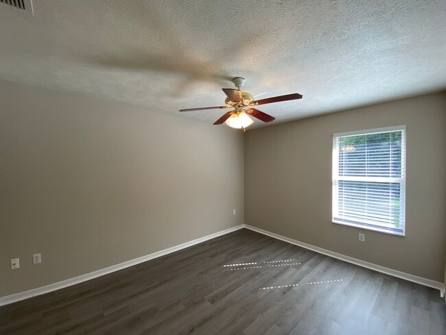 Building Photo - Cannot be shown until MAY!!!Great Home in quiet Belleview Neighborhood 3/2/1 - ***Won't Last***