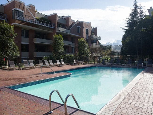 Building Photo - 101 Lombard St