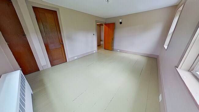 Building Photo - Single Family Farm House