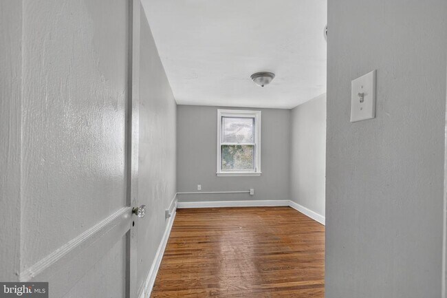 Building Photo - 351 W 22nd St