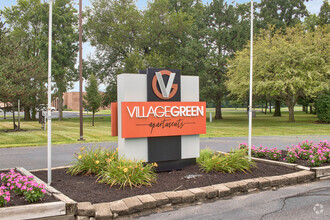 Building Photo - Village Green