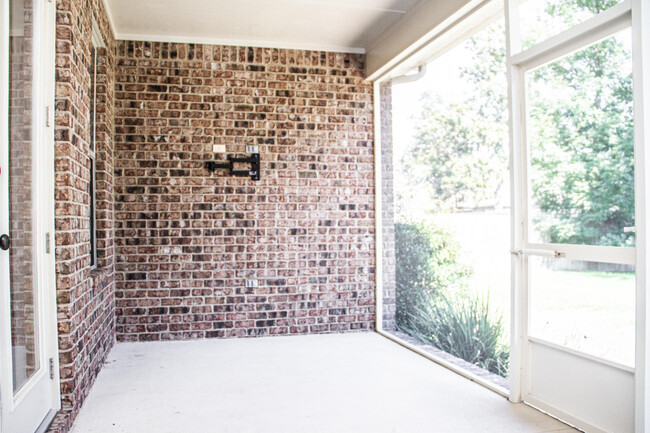 Building Photo - 809 Flowering Path