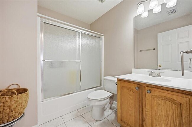 Building Photo - 724 Bush Dr