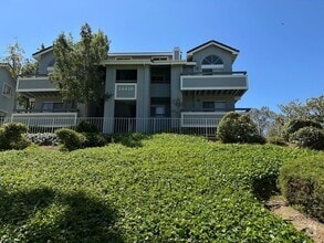Building Photo - Beautiful 3 + 2 Condo Santa Clarita