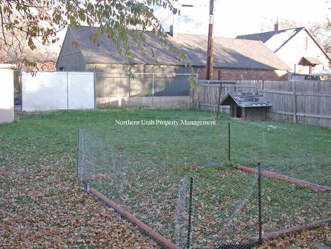 Building Photo - 1 Bed, 1 Bath, New Carpet