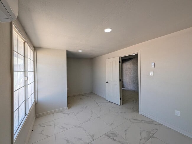 Building Photo - 13208 W Tuckey Ln