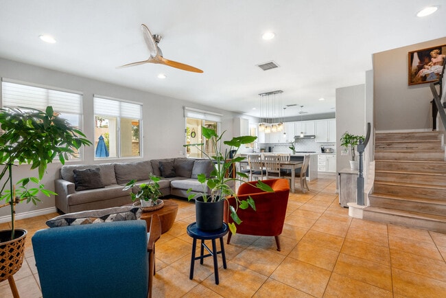 Building Photo - 282 Paseo Vista Cir