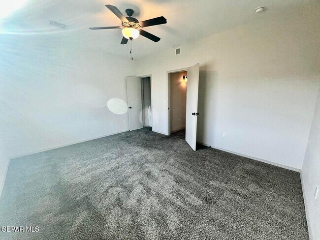 Building Photo - 10148 Red Vly