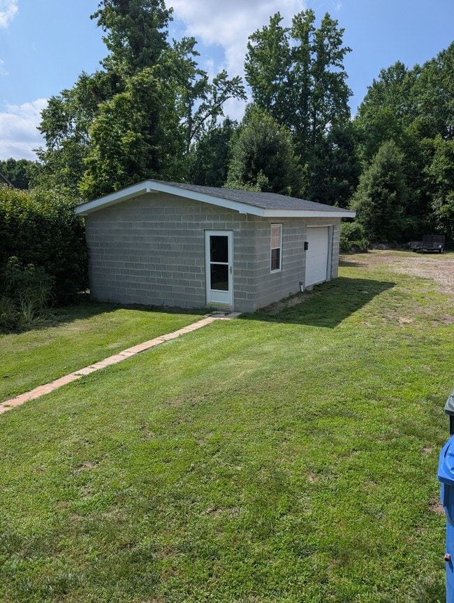 Building Photo - 3212 Grapevine Ct W