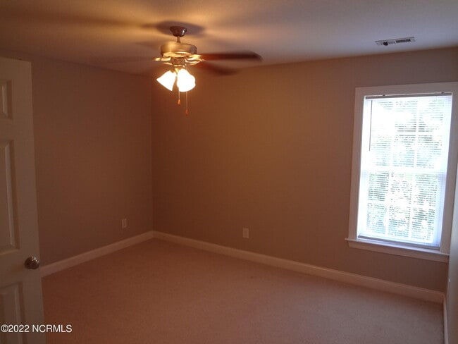 Building Photo - 205 S Pointe Dr