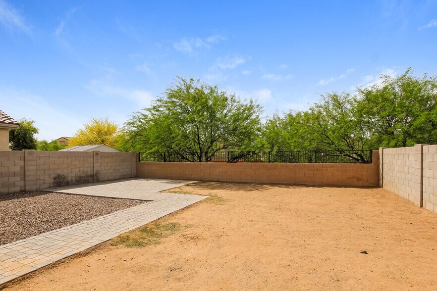 Building Photo - 8889 W Cameron Dr