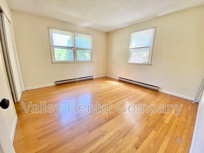 Building Photo - 73 Rocky Hill Rd