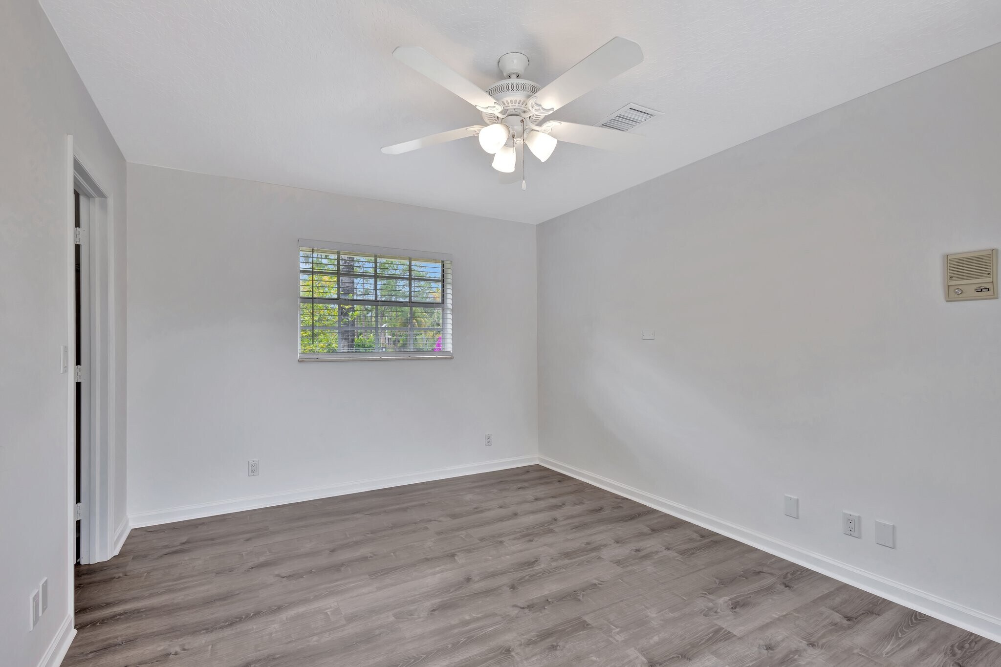 Building Photo - 336 Linda Ln