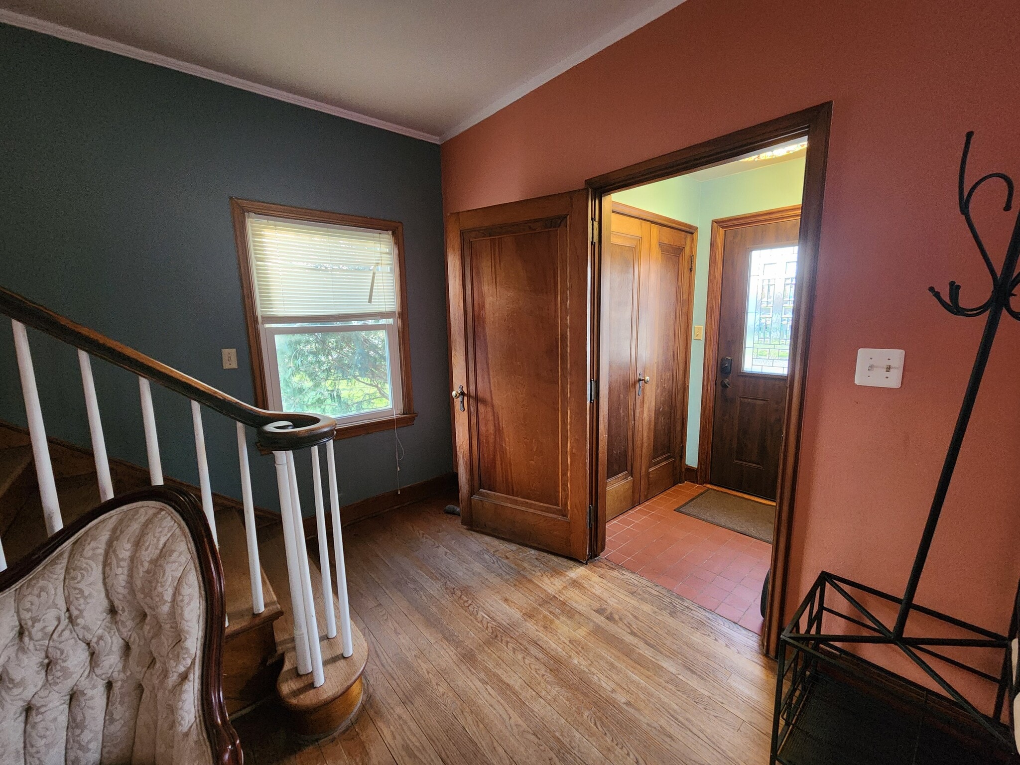 Parlor Entryway - 134 W Lincoln St