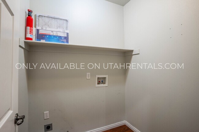 Building Photo - 1061 Canyon Meadow Dr