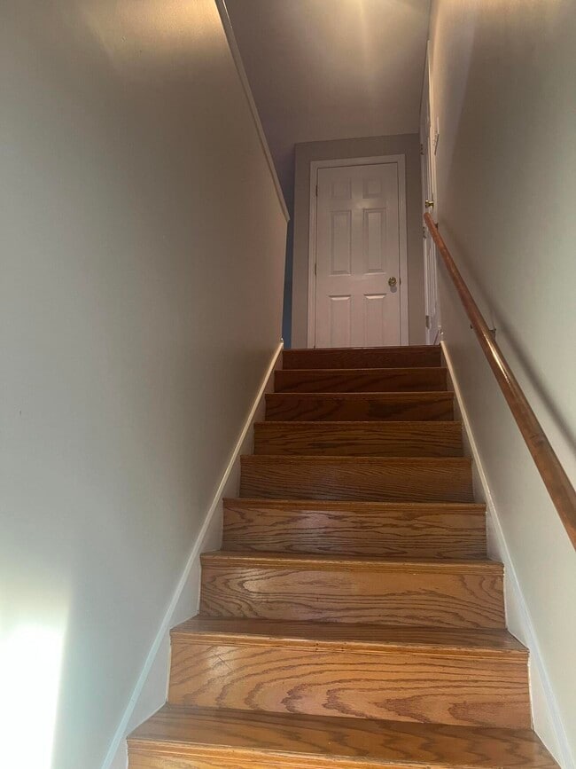 Building Photo - 1240 Inabinet Dr