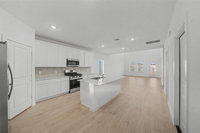 Building Photo - 4215 Camden Lakes St