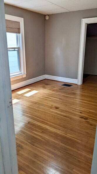 Bedroom - 71 Unger Ave