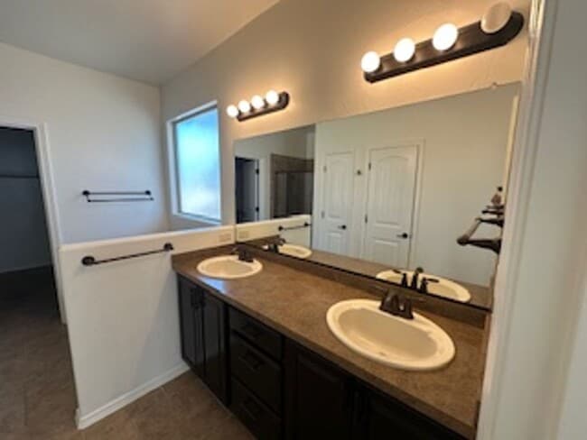 Building Photo - 4715 Zeno Pl